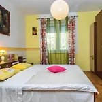 Two-bedroom In Apartment Jesenice (Split-Dalmatia)