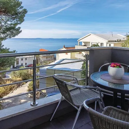 Apartment Two-bedroom In Jesenice (Split-Dalmatia)