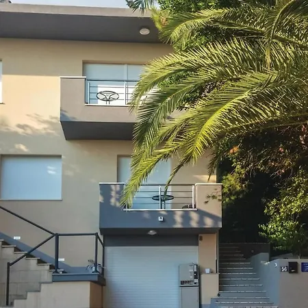 Two-bedroom In Jesenice (Split-Dalmatia)